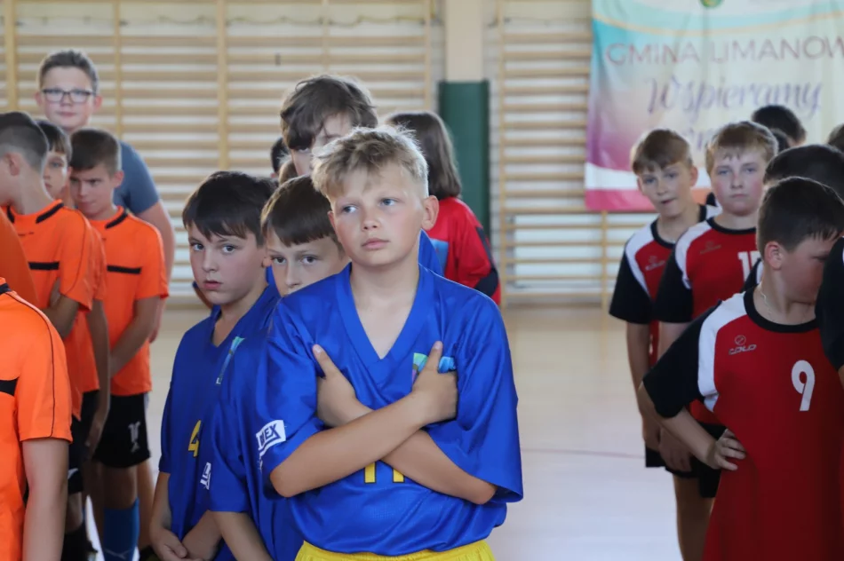 Szkoła Podstawowa nr 1 w Męcinie wygrywa gminne Igrzyska Dzieci w halowej piłce nożnej - zdjęcie 10