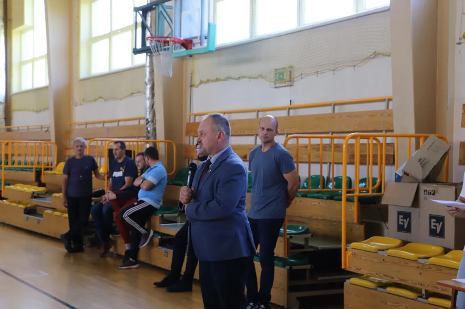 Szkoła Podstawowa nr 1 w Męcinie wygrywa gminne Igrzyska Dzieci w halowej piłce nożnej - zdjęcie 16