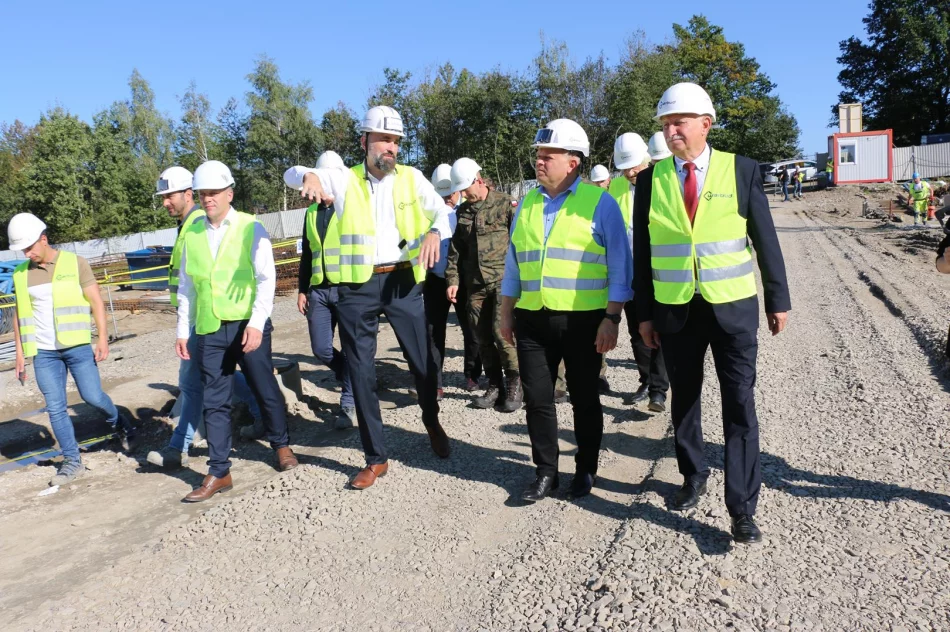 Wiceminister Obrony Narodowej wizytował inwestycję związaną z budową Kompleksu Wojskowego - zdjęcie 2