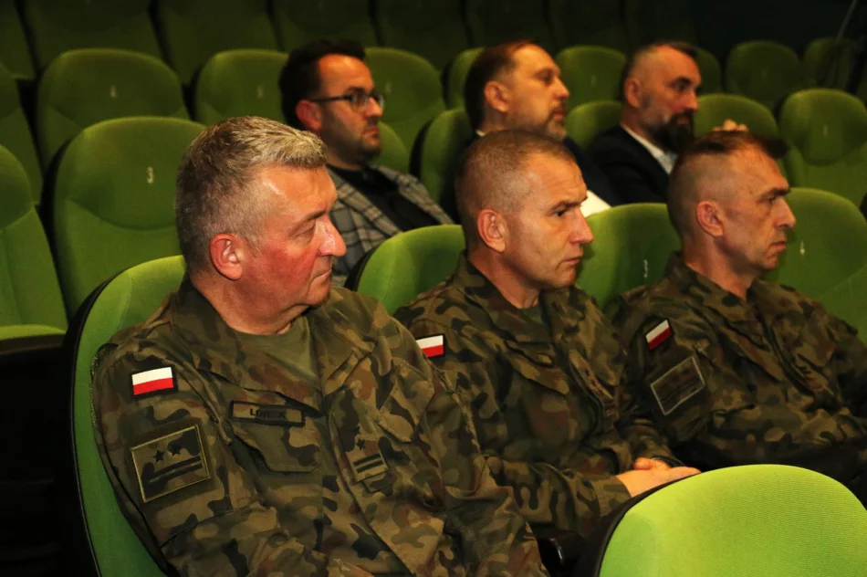 Wiceminister Obrony Narodowej wizytował inwestycję związaną z budową Kompleksu Wojskowego - zdjęcie 4