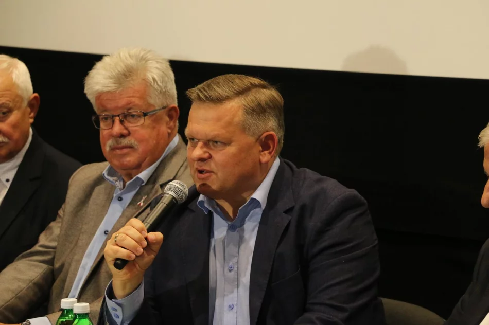 Wiceminister Obrony Narodowej wizytował inwestycję związaną z budową Kompleksu Wojskowego - zdjęcie 5