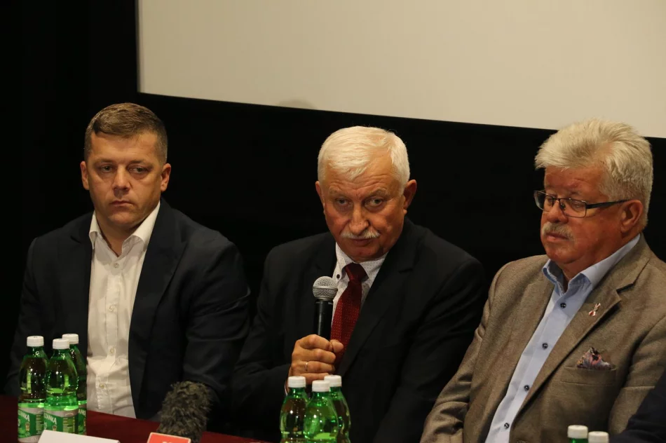 Wiceminister Obrony Narodowej wizytował inwestycję związaną z budową Kompleksu Wojskowego - zdjęcie 6