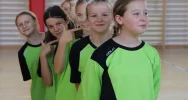 Pasierbiec i Młynne zwyciężyły w gminnych zawodach w Halowej Piłce Nożnej dziewcząt - zdjęcie 4