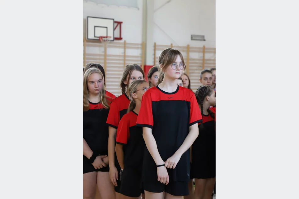 Pasierbiec i Młynne zwyciężyły w gminnych zawodach w Halowej Piłce Nożnej dziewcząt - zdjęcie 6