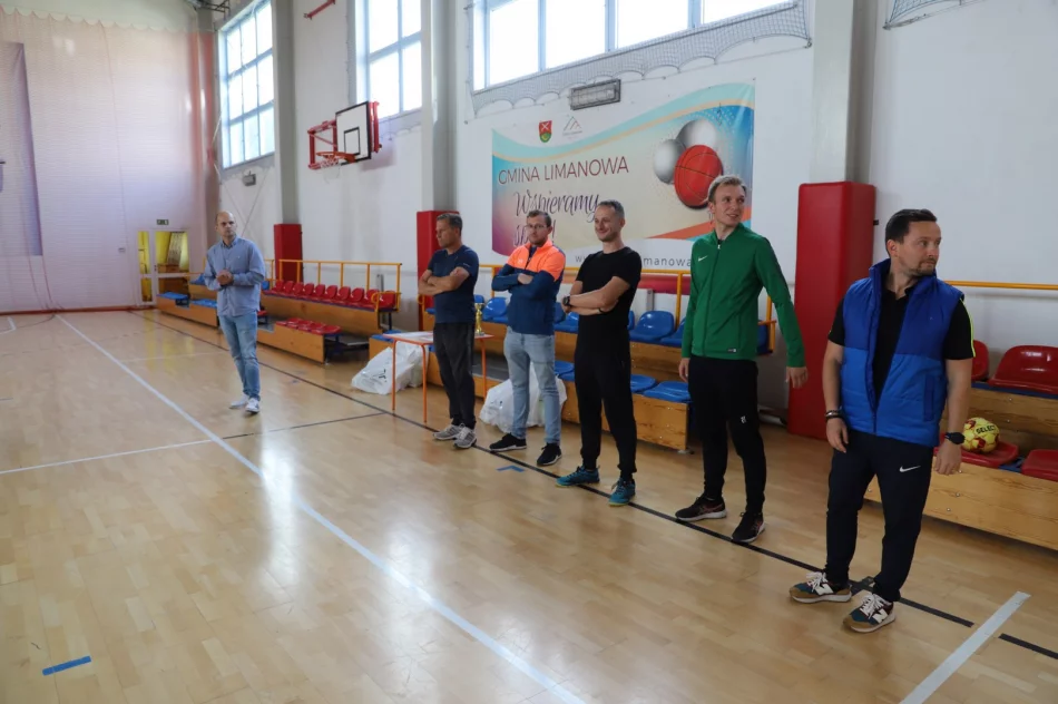 Pasierbiec i Młynne zwyciężyły w gminnych zawodach w Halowej Piłce Nożnej dziewcząt - zdjęcie 7