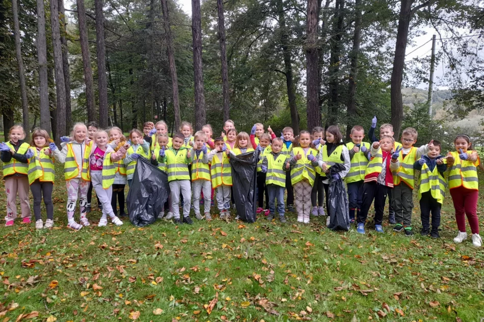 Uczniowie ZSP nr 4 uczestniczyli w akcji sprzątania świata - zdjęcie 3