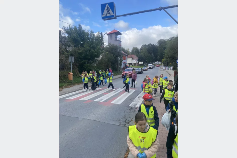 Uczniowie ZSP nr 4 uczestniczyli w akcji sprzątania świata - zdjęcie 6