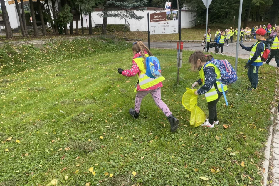 Uczniowie ZSP nr 4 uczestniczyli w akcji sprzątania świata - zdjęcie 7