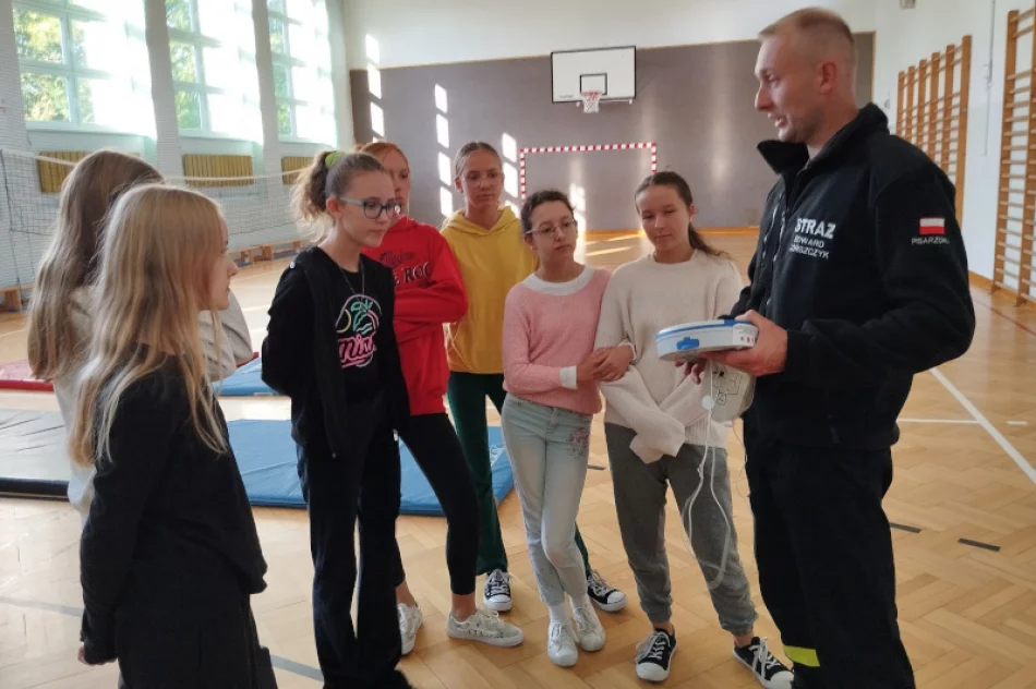 "Wiemy, jak ratować ludzkie zdrowie i życie”-warsztaty w Szkole Podstawowej w Pisarzowej. - zdjęcie 3