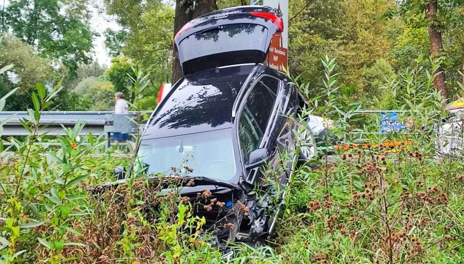 Zderzenie pojazdów na drodze powiatowej - zdjęcie 1