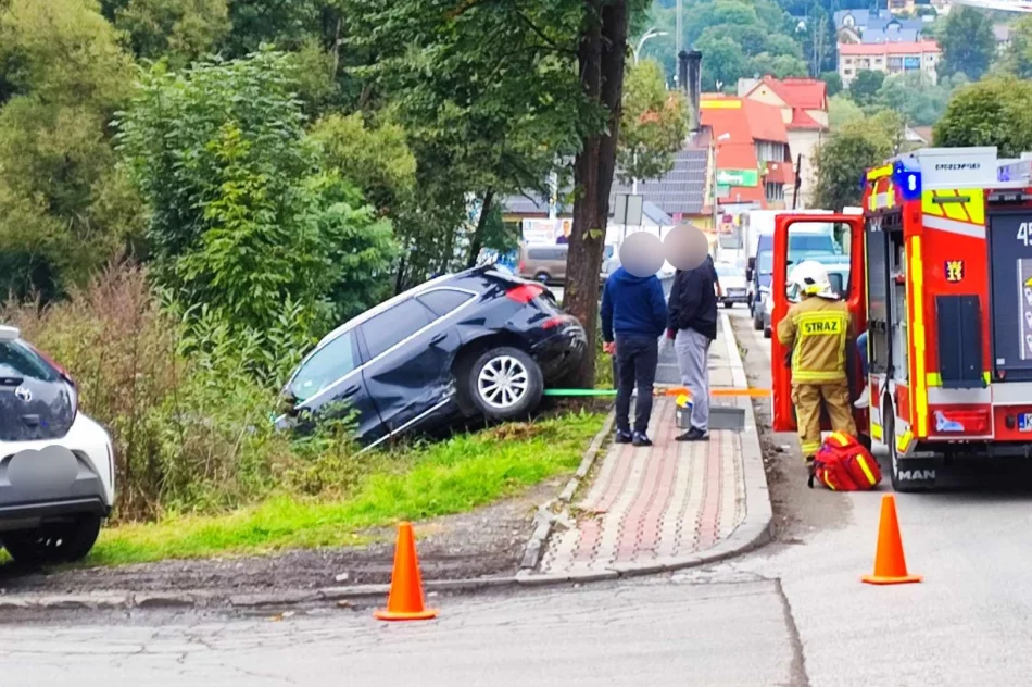 Zderzenie pojazdów na drodze powiatowej - zdjęcie 11
