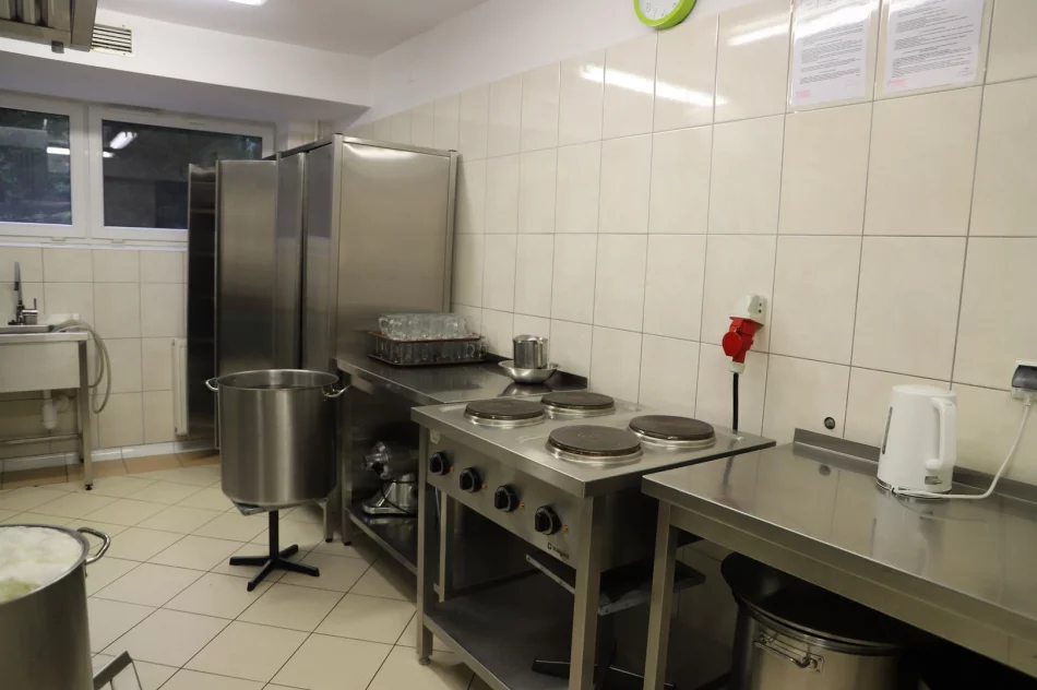 Doposażenia i remonty w pięciu kuchniach i stołówkach gminnych szkół - zdjęcie 2