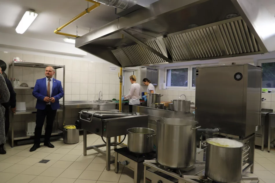 Doposażenia i remonty w pięciu kuchniach i stołówkach gminnych szkół - zdjęcie 5