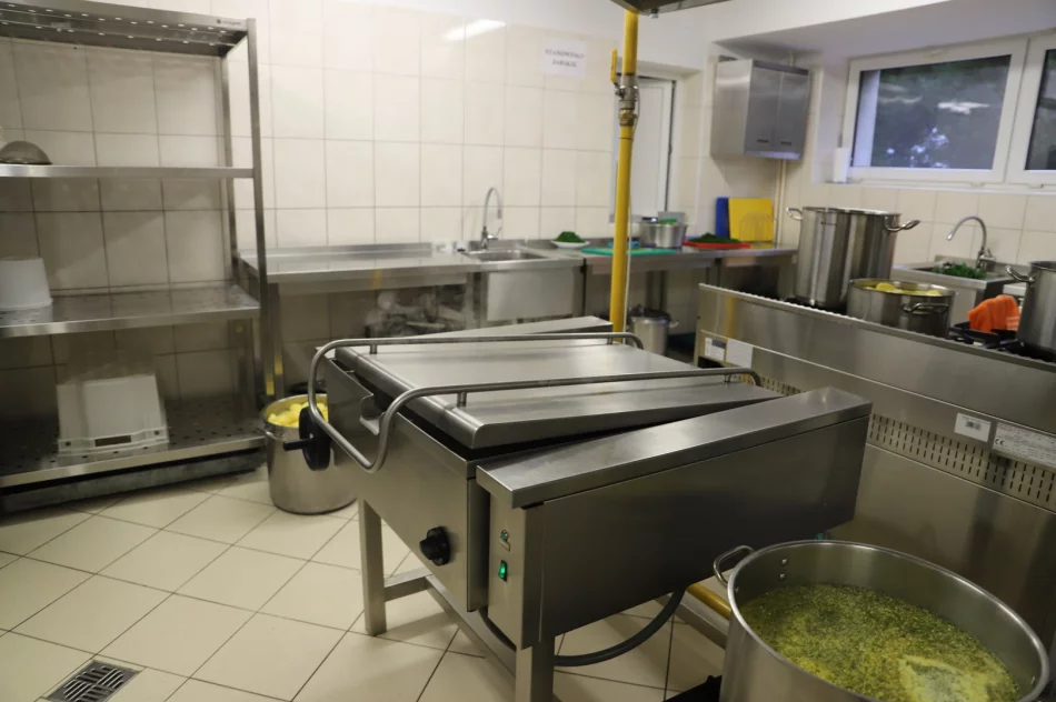 Doposażenia i remonty w pięciu kuchniach i stołówkach gminnych szkół - zdjęcie 6