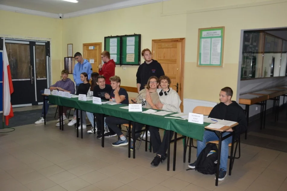 Młodzież głosowała w “Mechaniku”. Która partia wygrała?  - zdjęcie 12