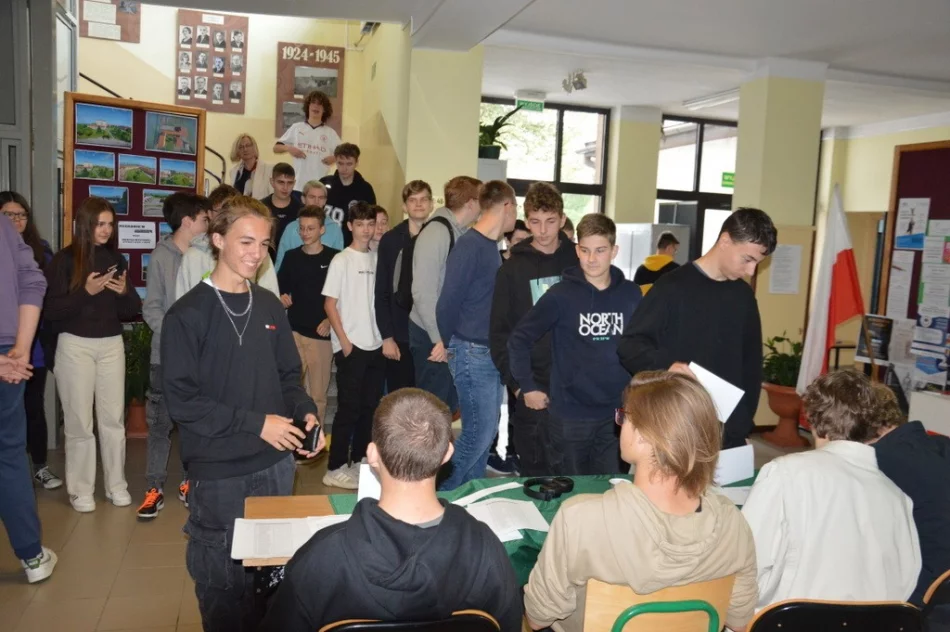 Młodzież głosowała w “Mechaniku”. Która partia wygrała?  - zdjęcie 13