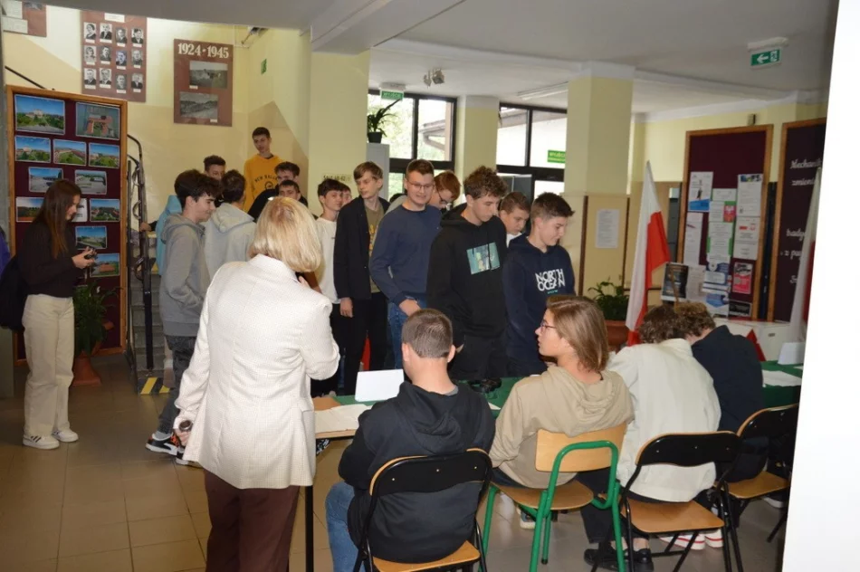 Młodzież głosowała w “Mechaniku”. Która partia wygrała?  - zdjęcie 14