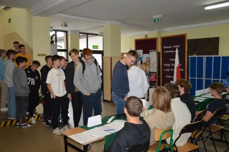 Młodzież głosowała w “Mechaniku”. Która partia wygrała?  - zdjęcie 15