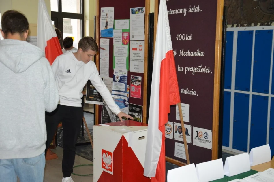 Młodzież głosowała w “Mechaniku”. Która partia wygrała?  - zdjęcie 16