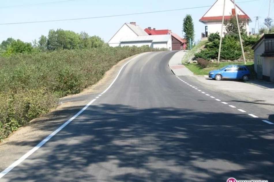 Władze odebrały wyremontowaną drogę - zdjęcie 3