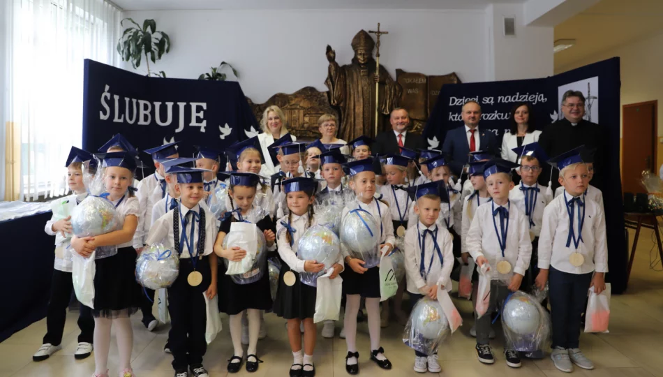 Ślubowanie pierwszoklasistów Szkoła Podstawowa w Męcinie - zdjęcie 1