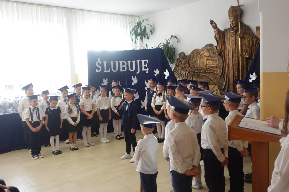 Ślubowanie pierwszoklasistów Szkoła Podstawowa w Męcinie - zdjęcie 3