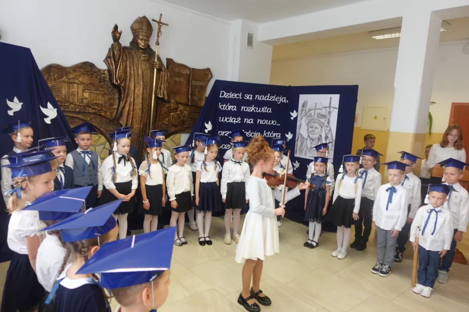 Ślubowanie pierwszoklasistów Szkoła Podstawowa w Męcinie - zdjęcie 5