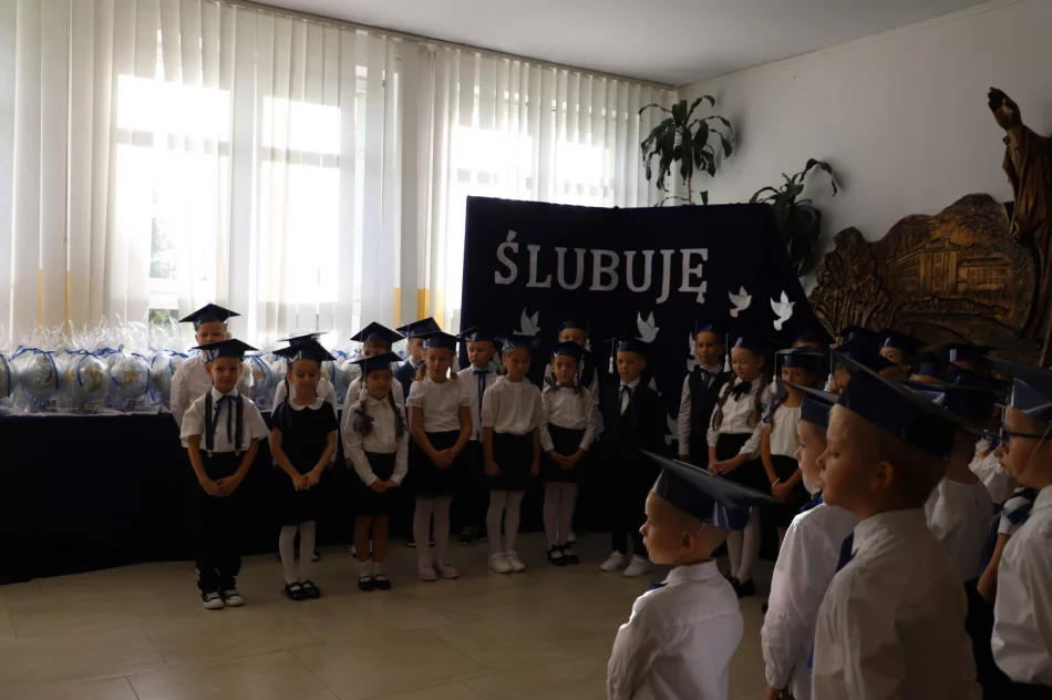 Ślubowanie pierwszoklasistów Szkoła Podstawowa w Męcinie - zdjęcie 8