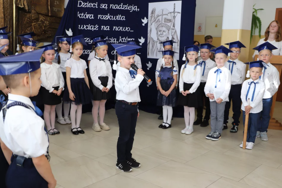 Ślubowanie pierwszoklasistów Szkoła Podstawowa w Męcinie - zdjęcie 12