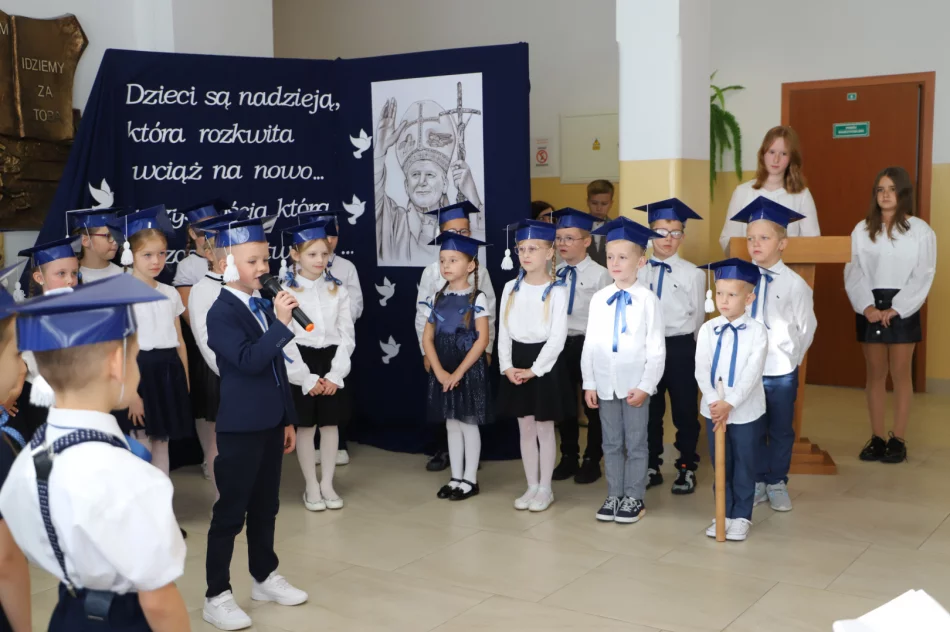 Ślubowanie pierwszoklasistów Szkoła Podstawowa w Męcinie - zdjęcie 13