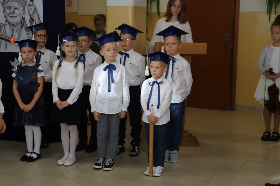 Ślubowanie pierwszoklasistów Szkoła Podstawowa w Męcinie - zdjęcie 16