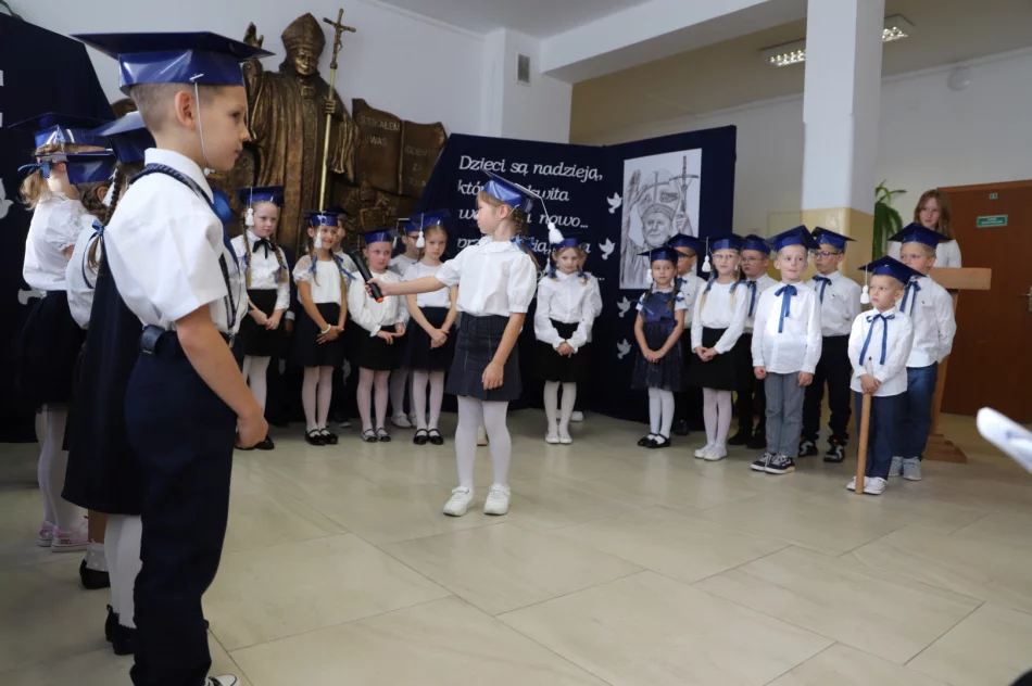 Ślubowanie pierwszoklasistów Szkoła Podstawowa w Męcinie - zdjęcie 18