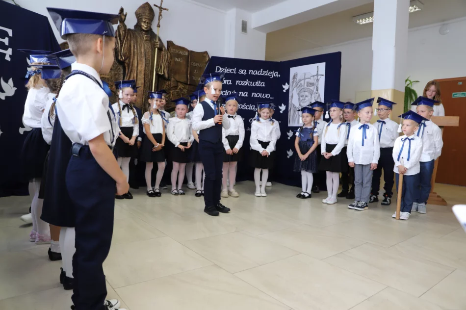 Ślubowanie pierwszoklasistów Szkoła Podstawowa w Męcinie - zdjęcie 19