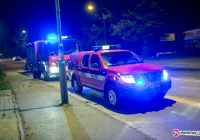 Śliska droga przez centrum miasta - zdjęcie główne