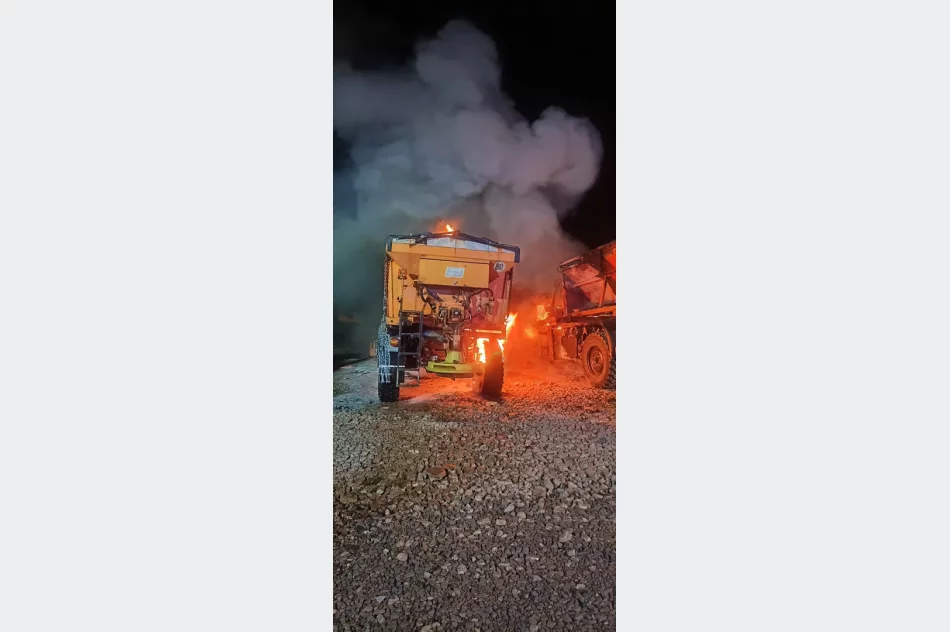  Pożar trzech samochodów ciężarowych - zdjęcie 2