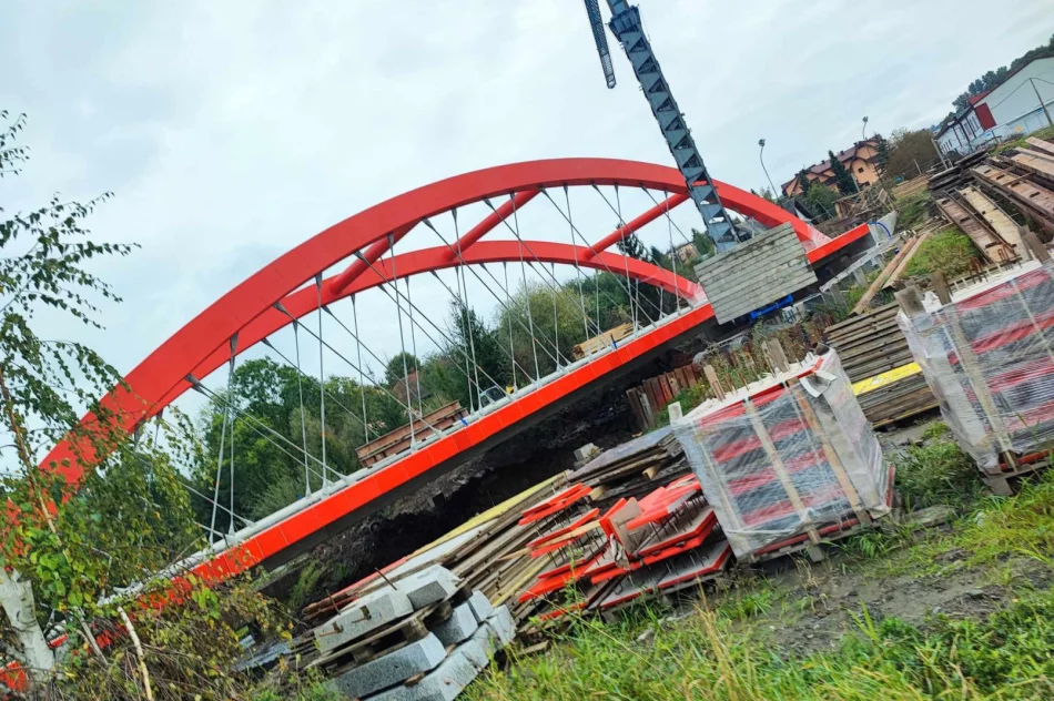 Skończą most, zaczną drogę. Dwa budynki do wyburzenia - zdjęcie 3
