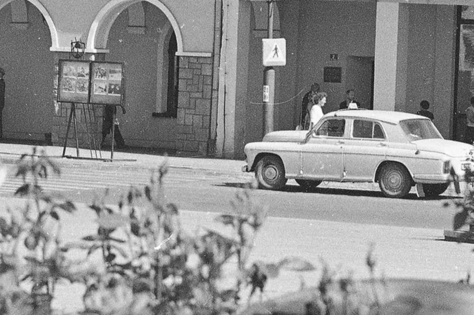 Tak wyglądało miasto w PRL-u. Pewex, Syreny i komunistyczne hasła (ZDJĘCIA) - zdjęcie 15