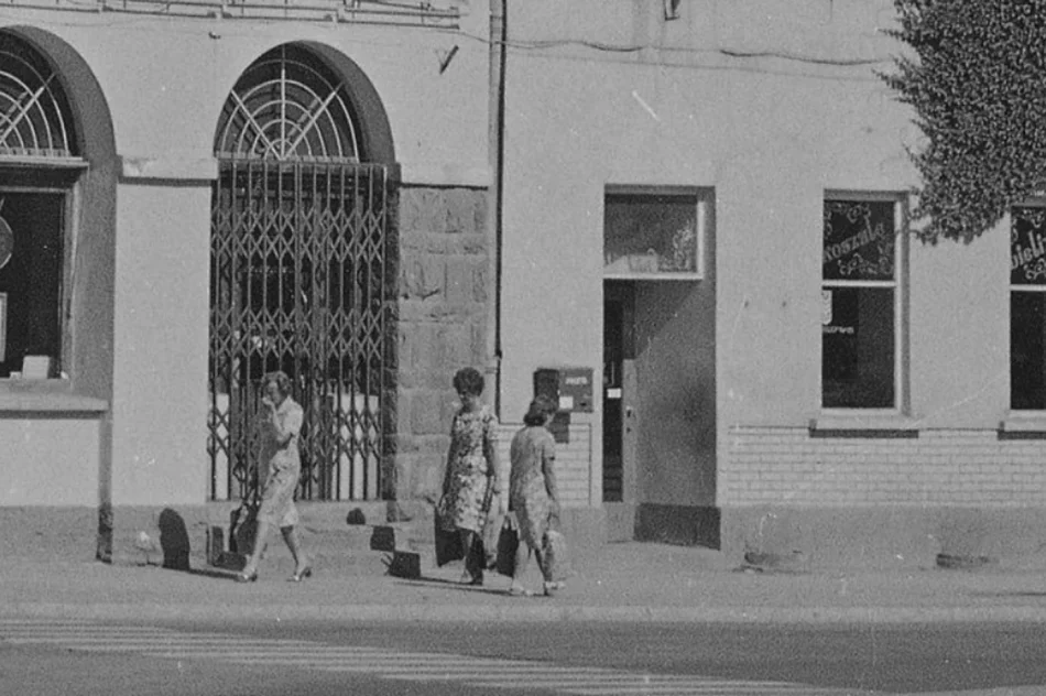 Tak wyglądało miasto w PRL-u. Pewex, Syreny i komunistyczne hasła (ZDJĘCIA) - zdjęcie 19