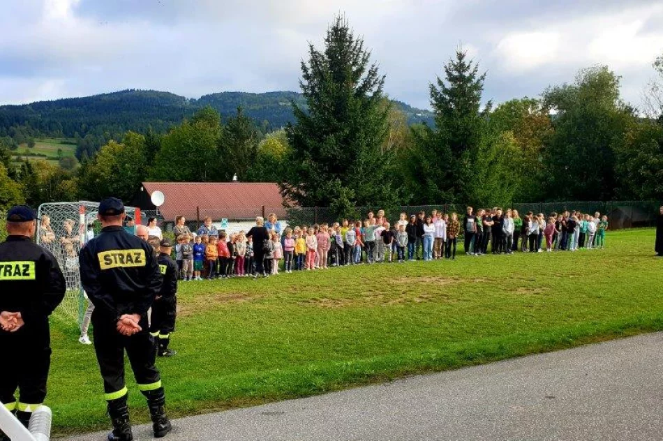 Po dźwięku alarmowym opuścili sale lekcyjne - zdjęcie 4