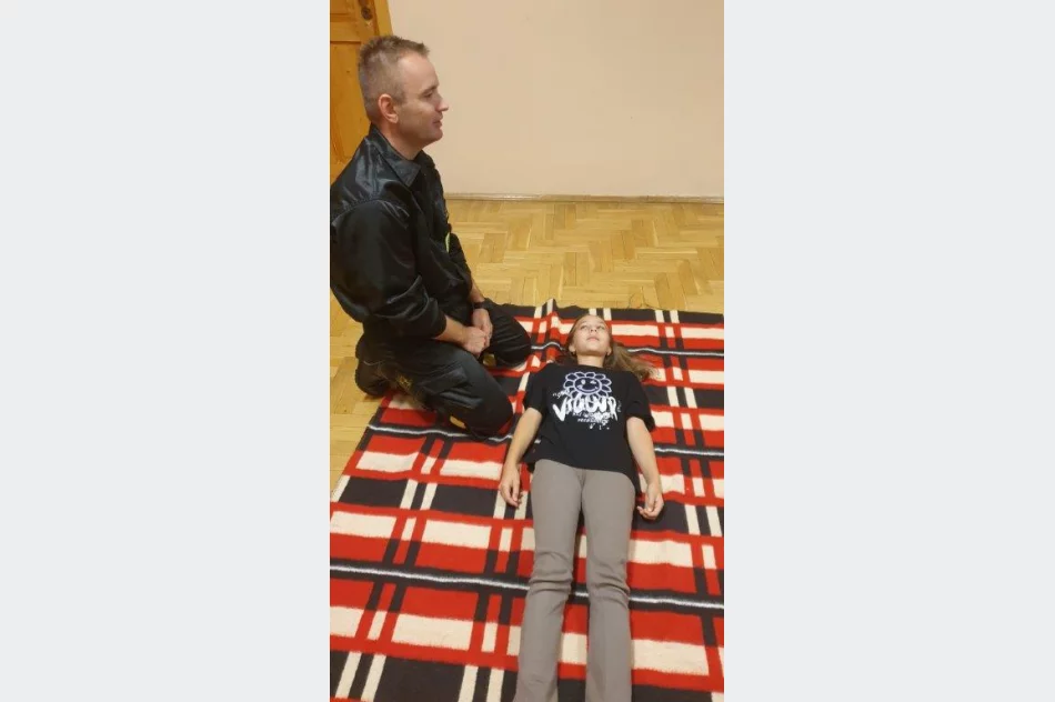 Po dźwięku alarmowym opuścili sale lekcyjne - zdjęcie 12