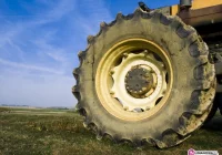 Zmarł mężczyzna przygnieciony przez ciągnik - zdjęcie główne