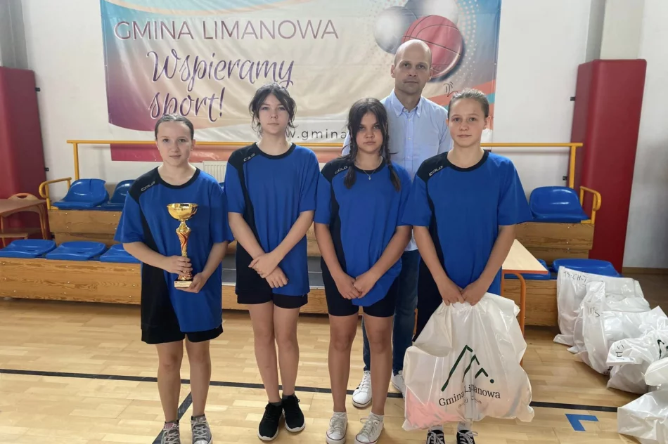 Młodzież z Mordarki i Pasierbca z tytułem Mistrzów Gminy w Koszykówce 3x3  - zdjęcie 4