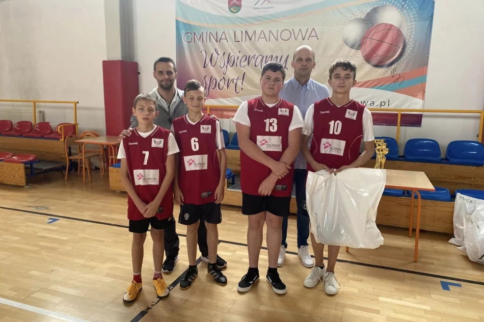 Młodzież z Mordarki i Pasierbca z tytułem Mistrzów Gminy w Koszykówce 3x3  - zdjęcie 8