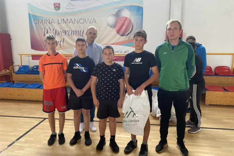 Młodzież z Mordarki i Pasierbca z tytułem Mistrzów Gminy w Koszykówce 3x3  - zdjęcie 13