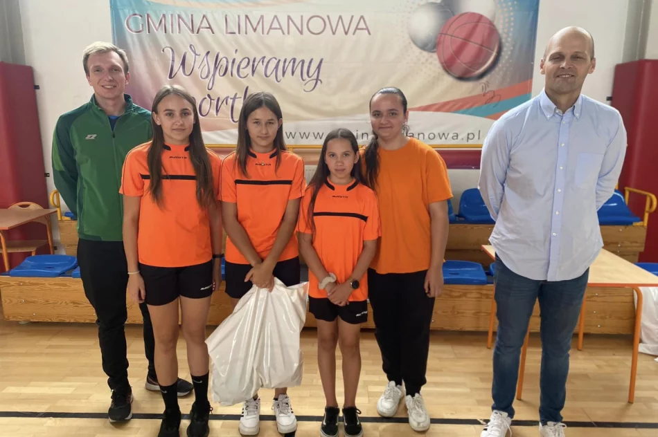 Młodzież z Mordarki i Pasierbca z tytułem Mistrzów Gminy w Koszykówce 3x3  - zdjęcie 16