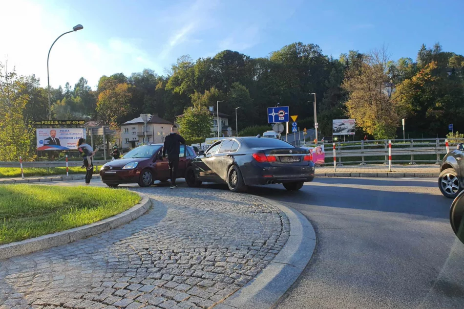 Kolizja na rondzie - zdjęcie 2