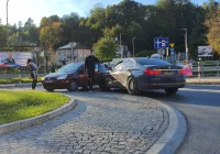 Kolizja na rondzie, sprawczyni pouczona - zdjęcie główne