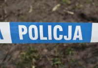 Znaleziono ciało mężczyzny w lesie. Trwa ustalanie przyczyny zgonu - zdjęcie główne