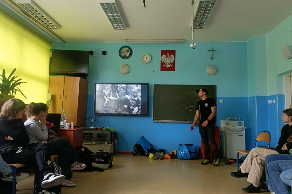 Uczniowie SP nr 2 i ZSP nr 4 spotkali się z ratownikiem GOPR - zdjęcie 11