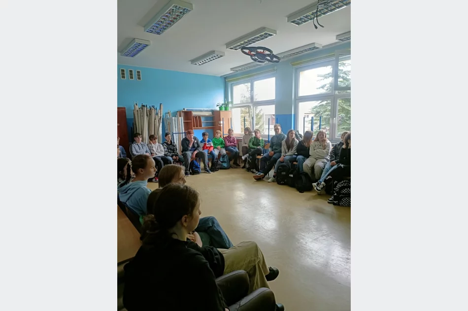 Uczniowie SP nr 2 i ZSP nr 4 spotkali się z ratownikiem GOPR - zdjęcie 16